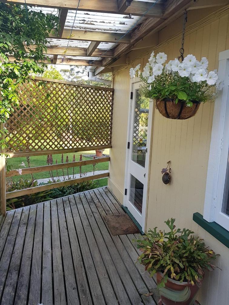 Rose Cottage Tryphena Exterior photo